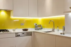 Кухні з жоўтым фартухом фота