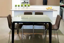 Oshxonadagi Kvadrat Stol Fotosurati