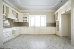 Mətbəx fotoşəkilində yüngül laminat