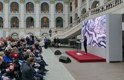 Sərgi Gostiny Dvor foto