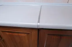Ас үй фотосуретіндегі үстелдің қосылыстары