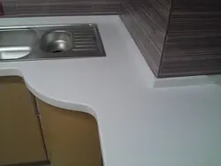 Mətbəx fotoşəkilində tezgah üstü birləşmələri