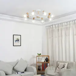 Люстраҳои сафед дар ҳуҷраи меҳмонхона акс