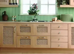 Решетка на фасадах кухни фото