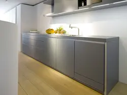 Mətbəx fotoşəkili üçün ağ plinth