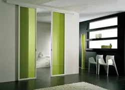 Yataq otağına aparan şüşə qapı fotoşəkili