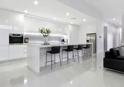 Glossy porcelain tiles in the kitchen photo