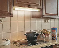 Mətbəxin önlük fotoşəkilindəki rozetkalar