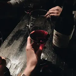 Бокал вина фото на кухне