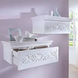 Yotoqxona fotosuratida osilgan konsol