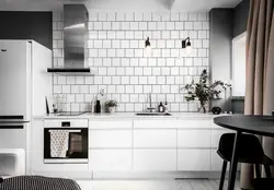 Mətbəx fotoşəkildə kvadrat plitələr