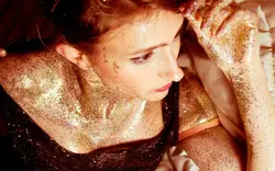Photo in glitter in the bathroom