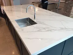 Столешница для кухни из керамогранита фото