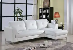 Qonaq otağında ayaqları olan divan fotoşəkili