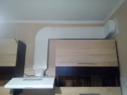 Паветравод для выцяжкі на кухні фота