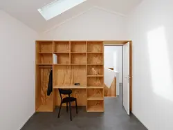 DIY kontrplak kiyinish xonasi fotosurati