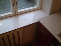 Падваконнік З Пліткі На Кухні Фота
