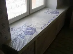 Подоконник из плитки на кухне фото