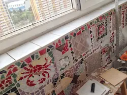 Подоконник из плитки на кухне фото