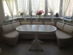 Bay pəncərə fotoşəkili olan mətbəx üçün divanlar