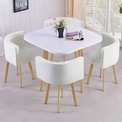 Mətbəx fotoşəkili üçün dəyirmi ağ masa