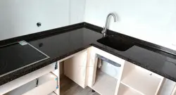 Apron Fotosuratida Tagliksiz Oshxonalar