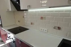 Кухни без плинтуса на фартуке фото