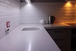 Önlük Fotoşəkili Üzərində Süpürgəsiz Mətbəxlər