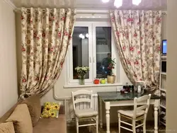 Шторы в цветочек на кухне фото