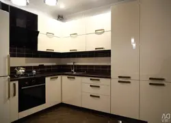 Черные Ручки На Бежевой Кухне Фото