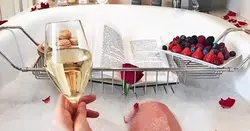 Ванна С Пеной И Вином Фото