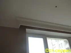 Oshxonadagi fotosuratda pardalar uchun joy