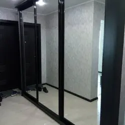 Акси гардеробҳои wenge дар долон