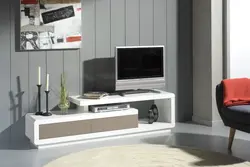Qonaq otağındakı televizor konsolu fotoşəkili