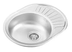 Oshxonadagi fotosuratda drenaj bilan lavabo