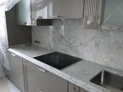 Ошхона хокистарӣ бо акс countertop мармар