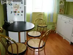 Крэслы для кухні ў хрушчоўцы.