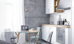 Kiçik bir mətbəx fotoşəkilində boz divar kağızı