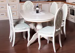 Белы авальны стол на кухні фота