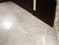 Mətbəx fotoşəkilindəki diaqonal plitələr