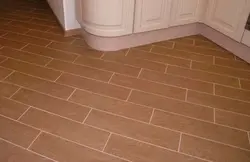 Ас үй фотосуретіндегі диагональды плиткалар