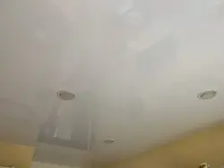 Кропкі на кухні на столі фота