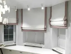 Ас үй фотосуреті үшін қос римдік перделер