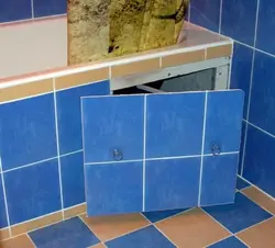 Plitka ostidagi vannaning ostidagi lyuk fotosurati