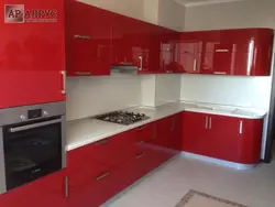 Фото кухни с красной столешницей фото