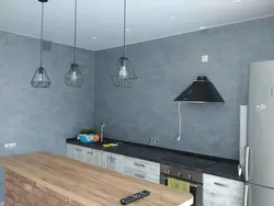 Ас үй фотосуретіндегі сұр сәндік сылақ