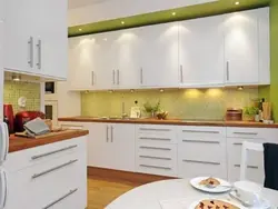 Жасыл алжапқышы бар ақ тағамдар