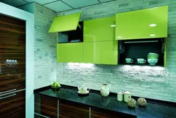 Yashil apron fotosurati bilan oq oshxonalar