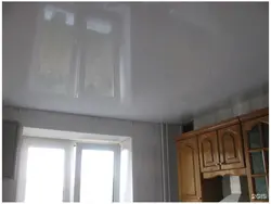 Ас үй фотосындағы ақ күңгірт төбе