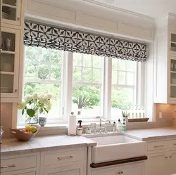 Пардаҳо дар ошхона дар болои акс countertop
